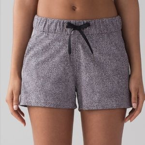 Lululemon On The Fly Short Sea Spray Alpine 4